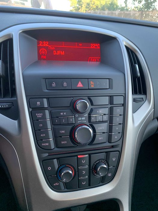 Opel Astra Sports Tourer 2011 1.6л