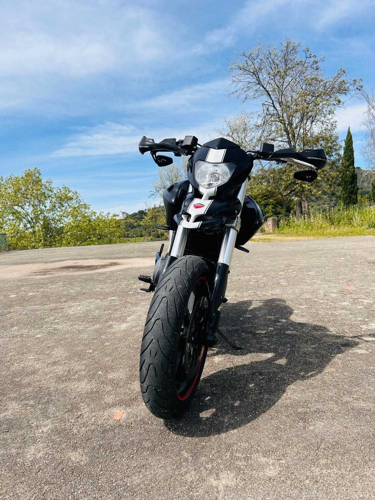 Ducati Hypermotard 796