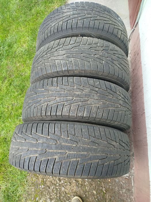 Nokian 215/65 R16 зимові