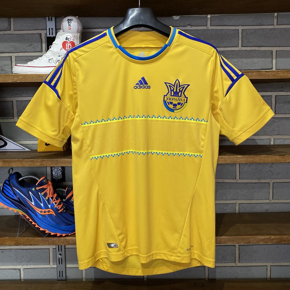 Виїзна футбольна форма України Adidas (2012-2014 роки)