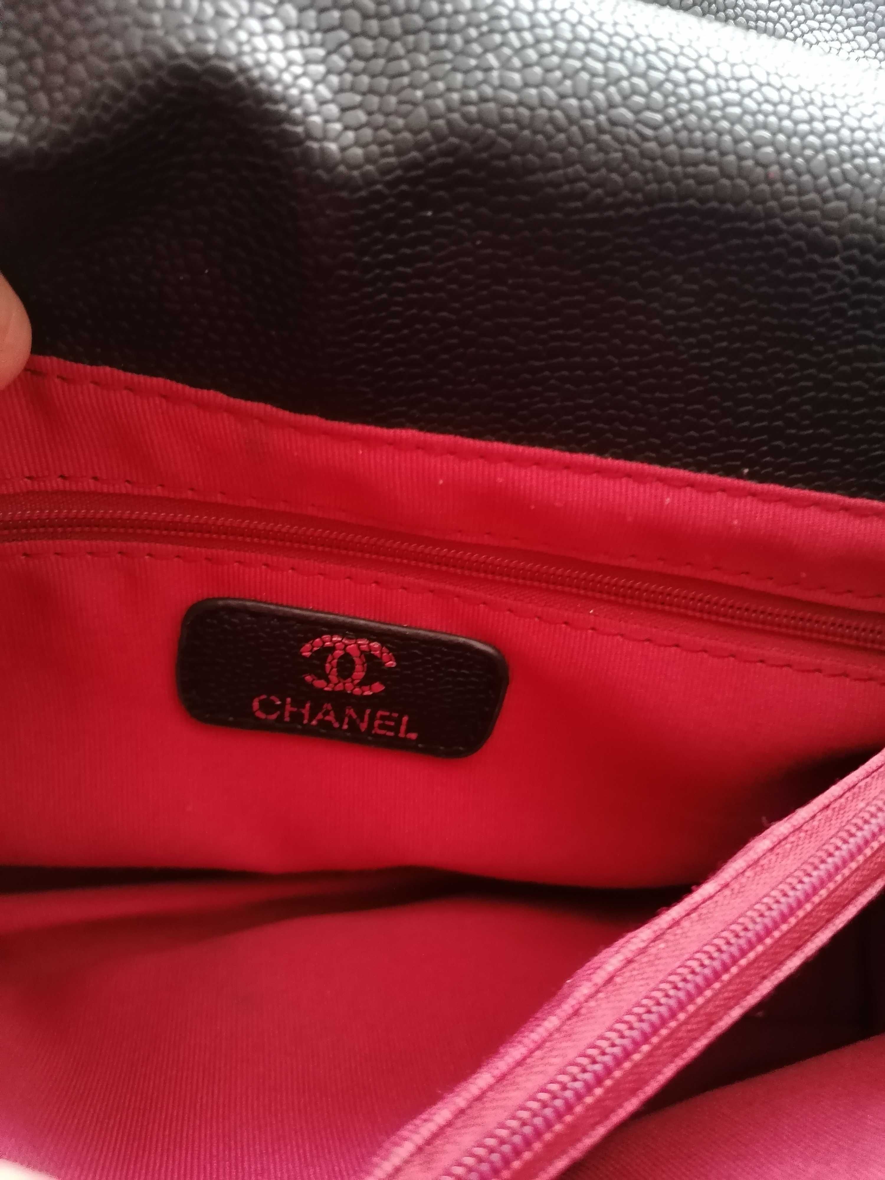 Chanel фірмова сумка.
