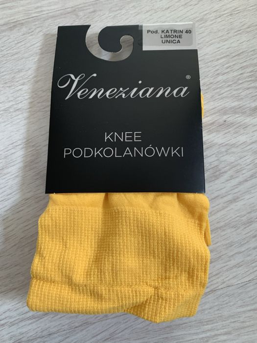 Żółte pończochowe podkolanówki Venezisna