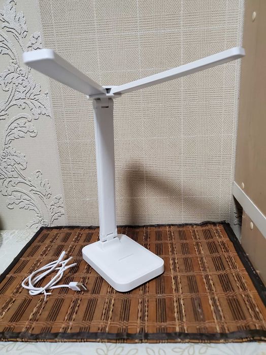 LED-лампа з сенсорним керуванням