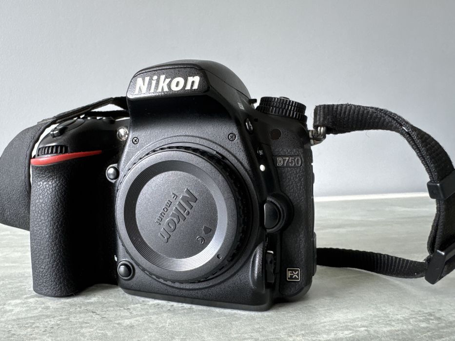Nikon D750 повнокадрова камера
