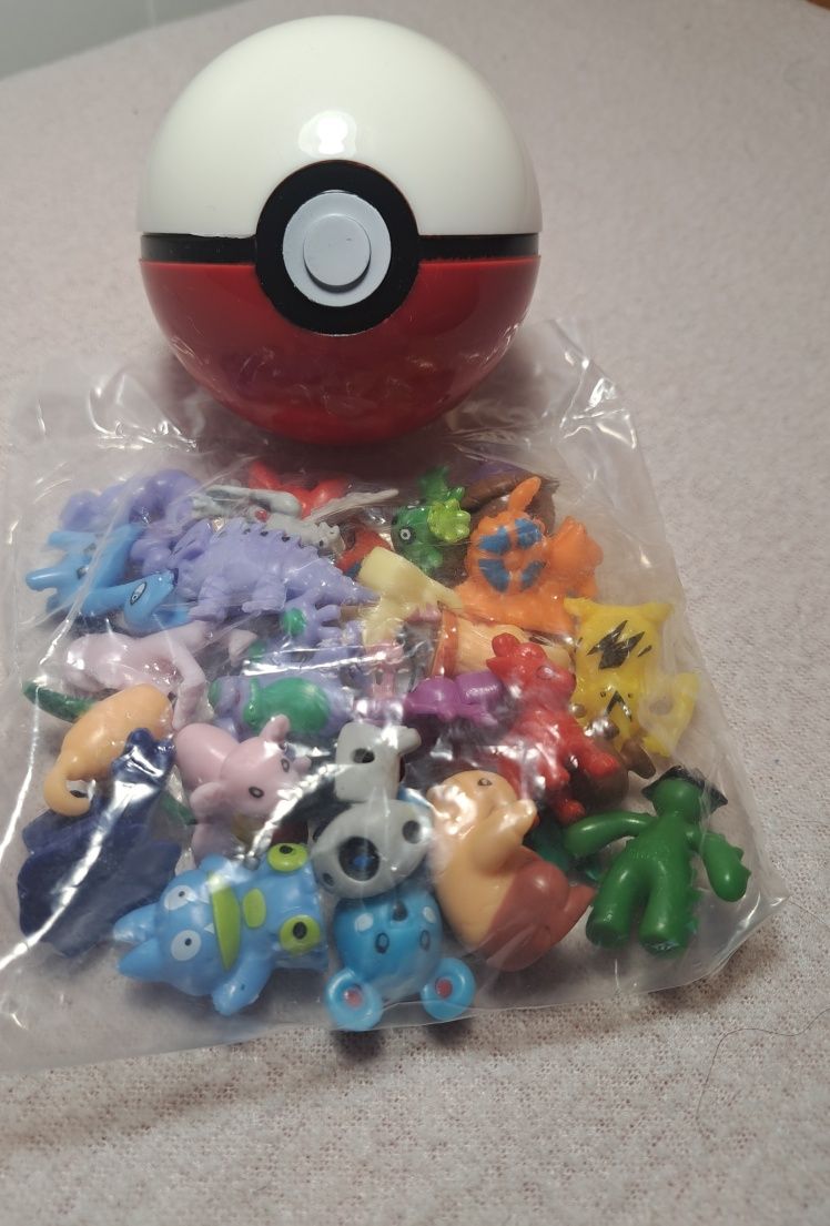 Zestaw pokeball + 24 szt figurki