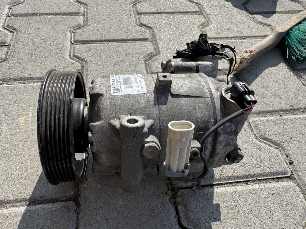 Компрессор кондиціонера Opel astra j meriva 1. 4t 13250608 zl2 астра
