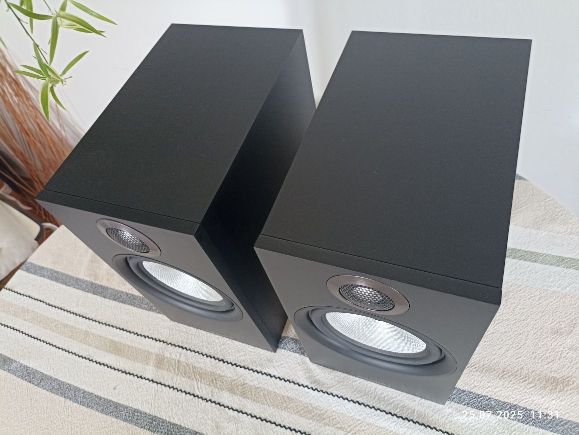 Kolumny Bowers & Wilkins 606, monitory