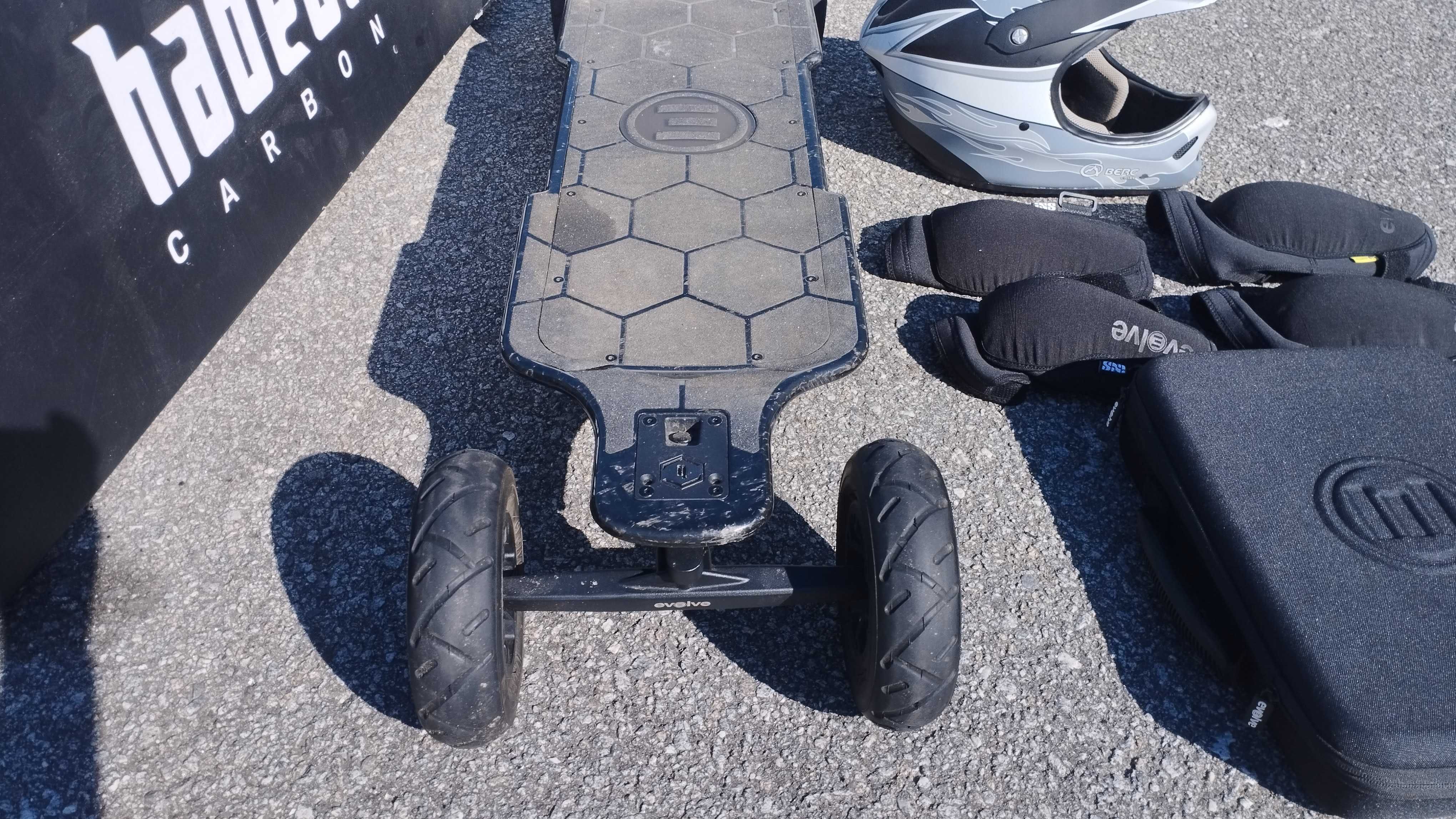 Skate Evolve Carbon Hadean AT + Extras