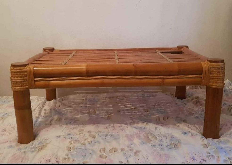 Mesinha trabalhada  para pequeno Restauro