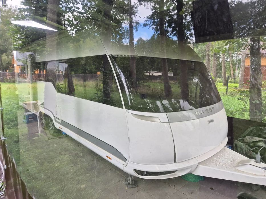 Hobby 650 UFF Premium  z łóżkiem francuskim, salon skóry