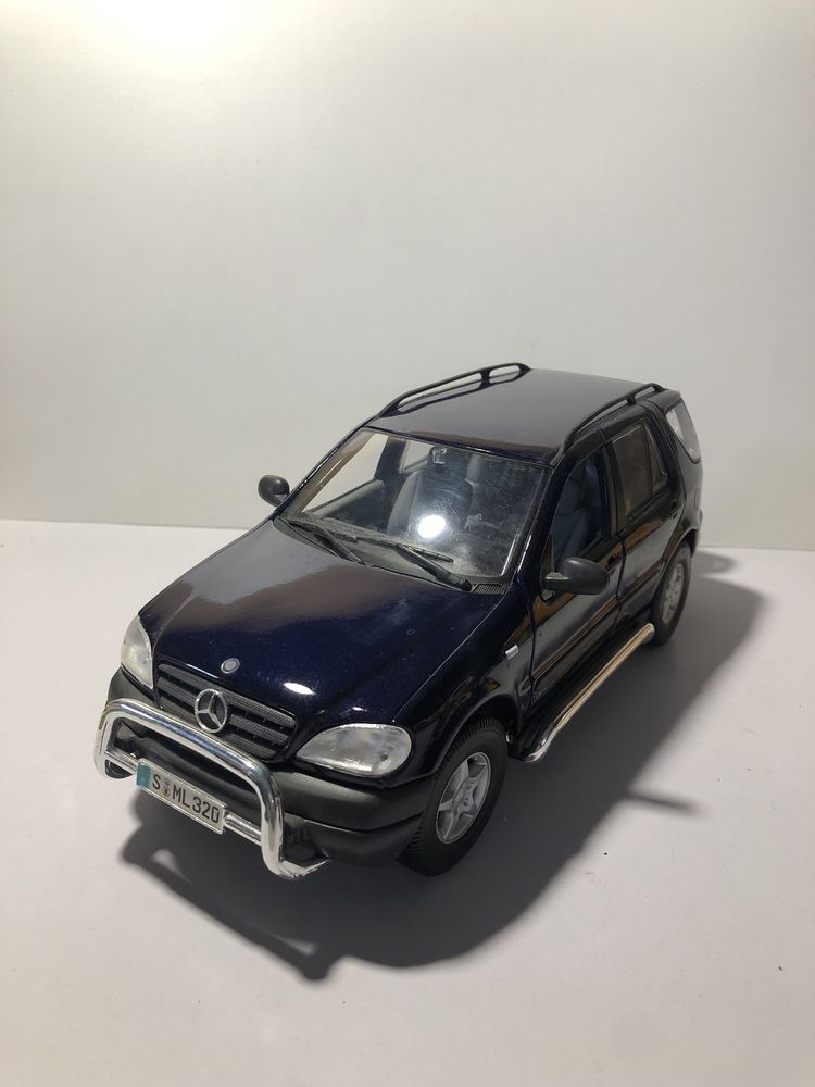 Mercedes ML 320 escala 1/18