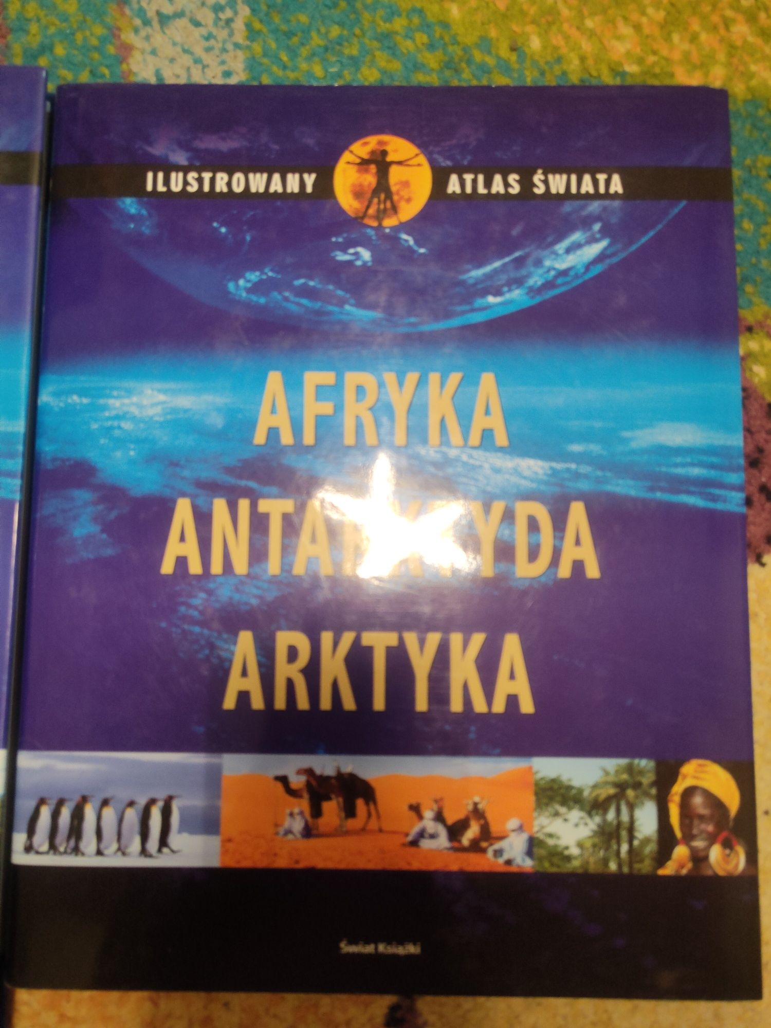 Zestaw książek ilustrowany atlas świata