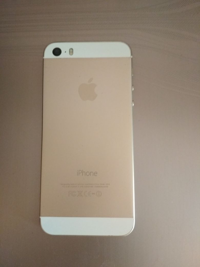 Айфон iPhone 5S без зарядки и наушников