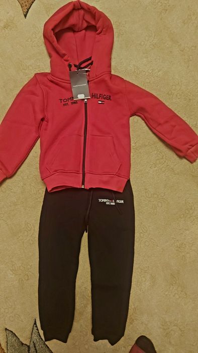 Продам теплий дитячий костюм  Tommy Hilfiger.