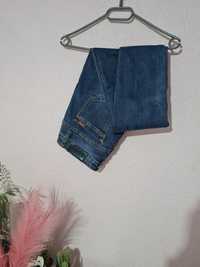 Spodnie jeansy z przetarciami R.S.Fashion