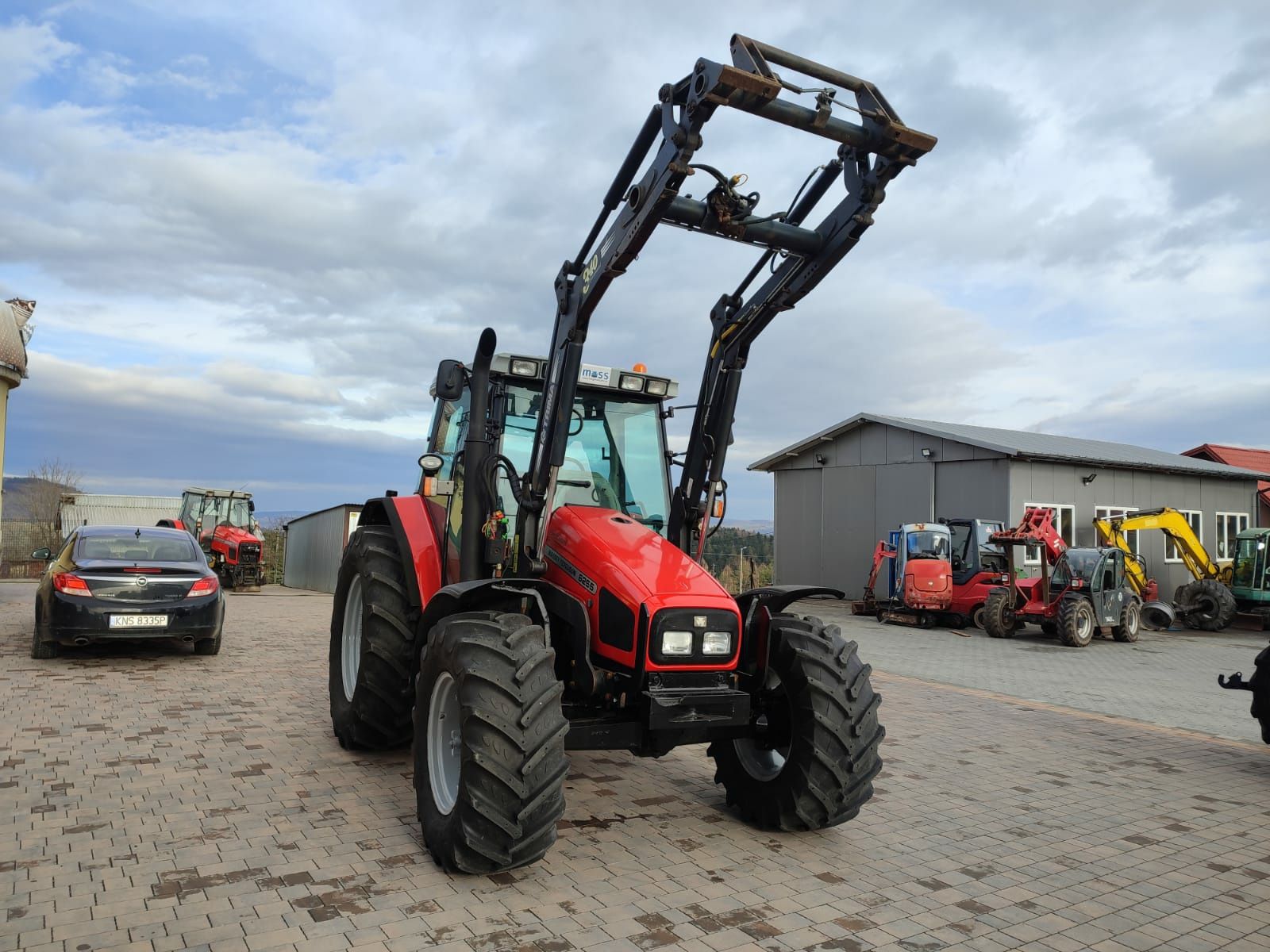 Ciągnik rolniczy Massey Ferguson 6255