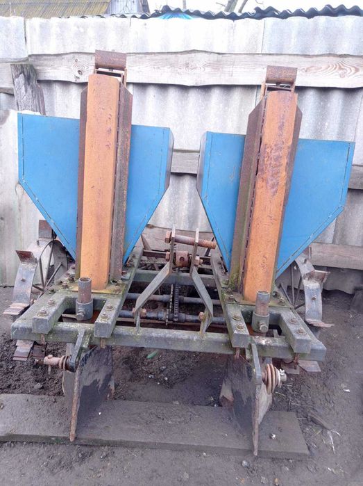 Продам картоплесаджалку .