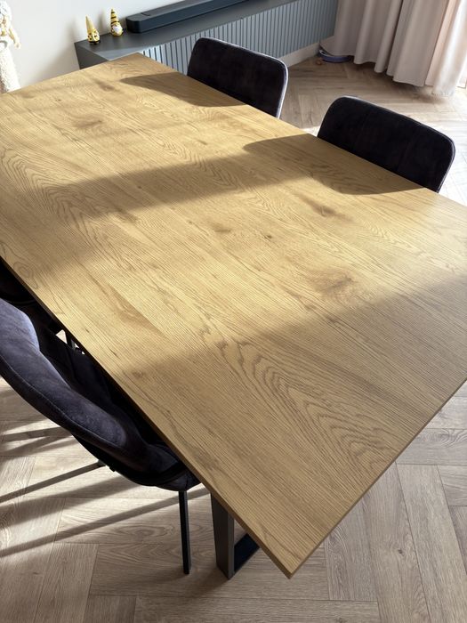 Stół do jadalni i krzesła