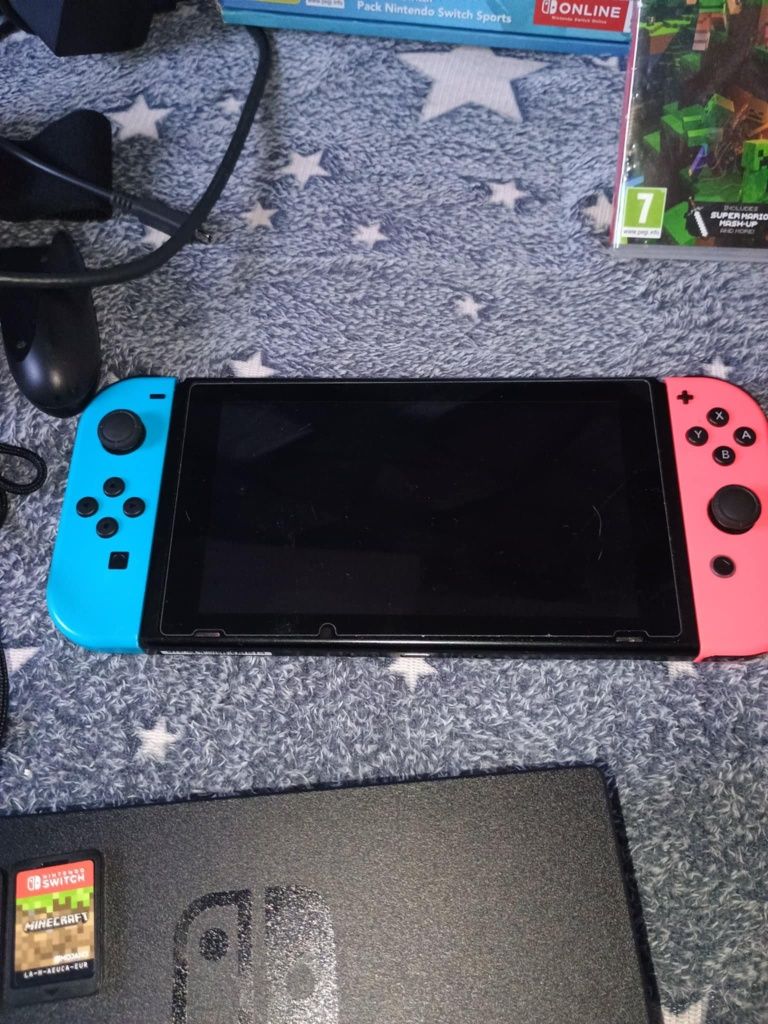 Sprzedam Nintendo Switch V2 z grami!