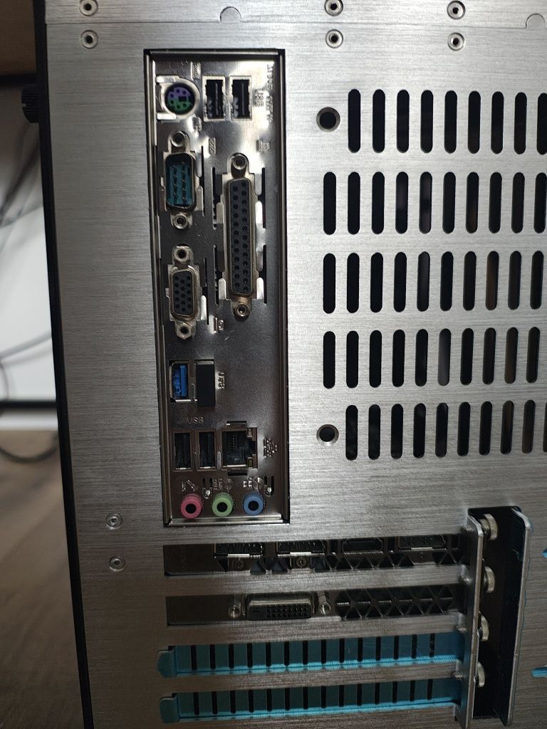 Komputer stacjonarny SSD 250 GB, i7 -8700, GTX1070Ti