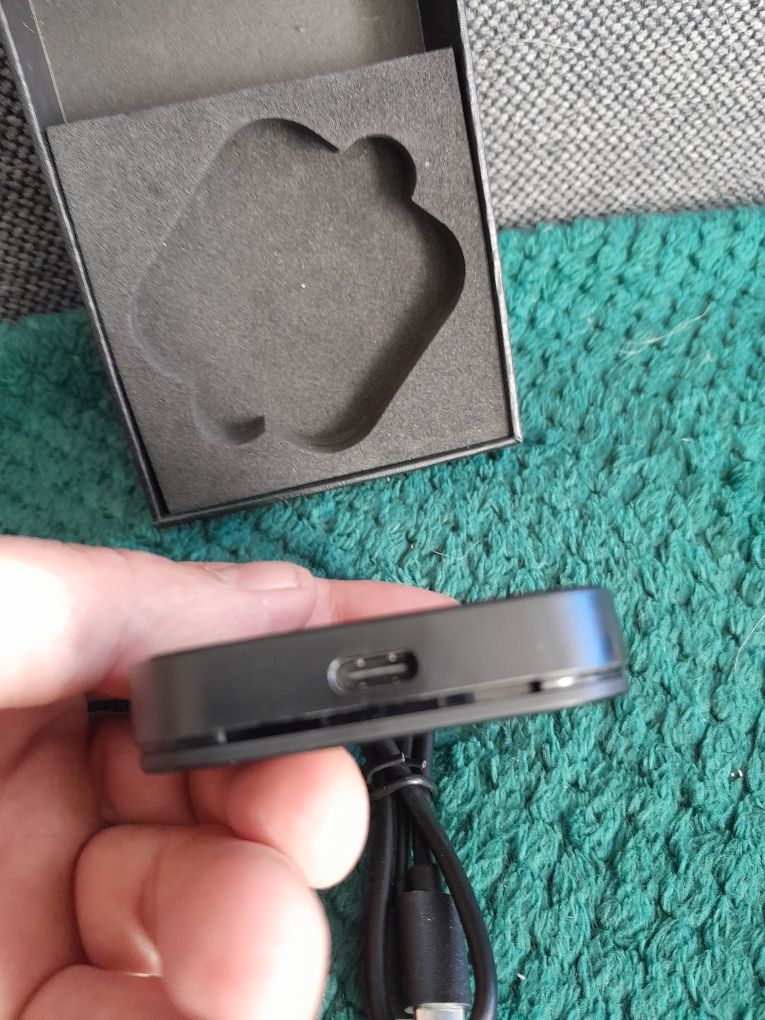 bezprzewodowy adapter CarPlay/Android Auto.