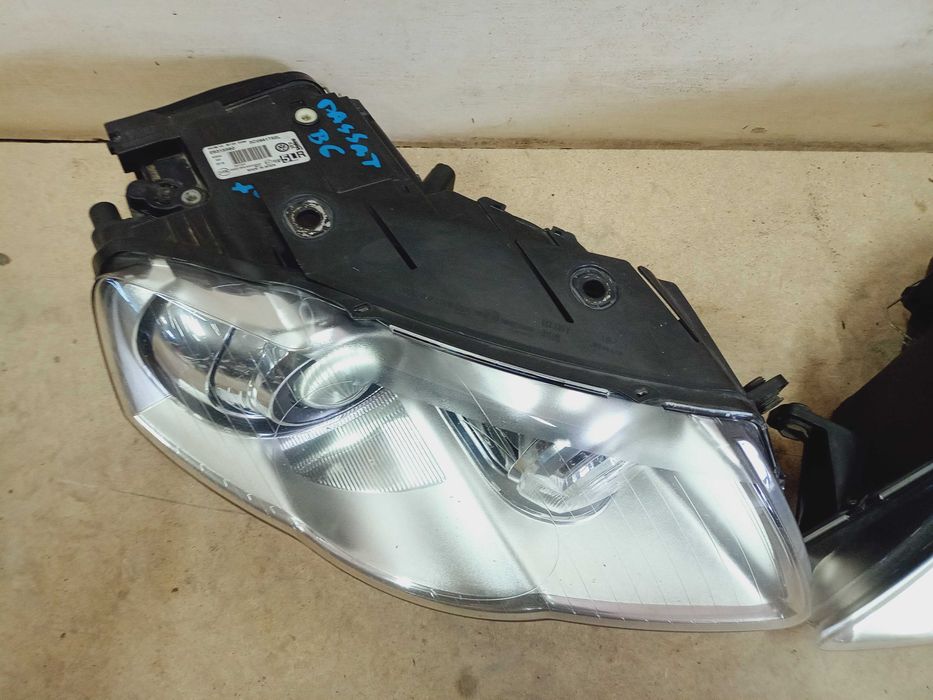 VW Volkswagen Passat B6 lampa prawa lewa xenon przód przednia Angliki