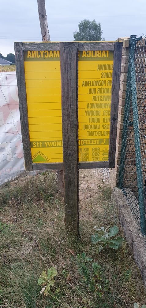 Tablica informacyjna na budowę