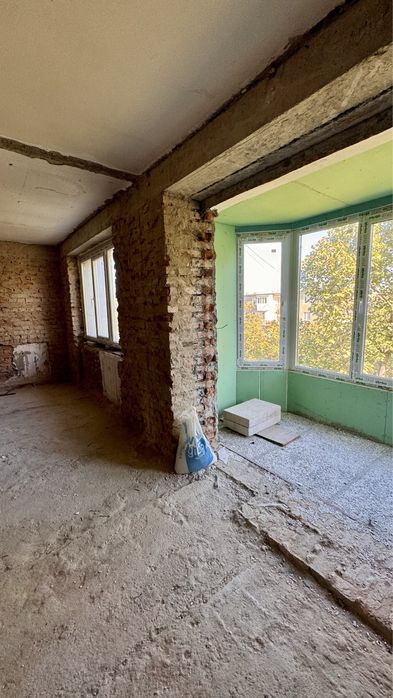 Продам 3-комнатную квартиру с кухней гостиной р-н 9 школа