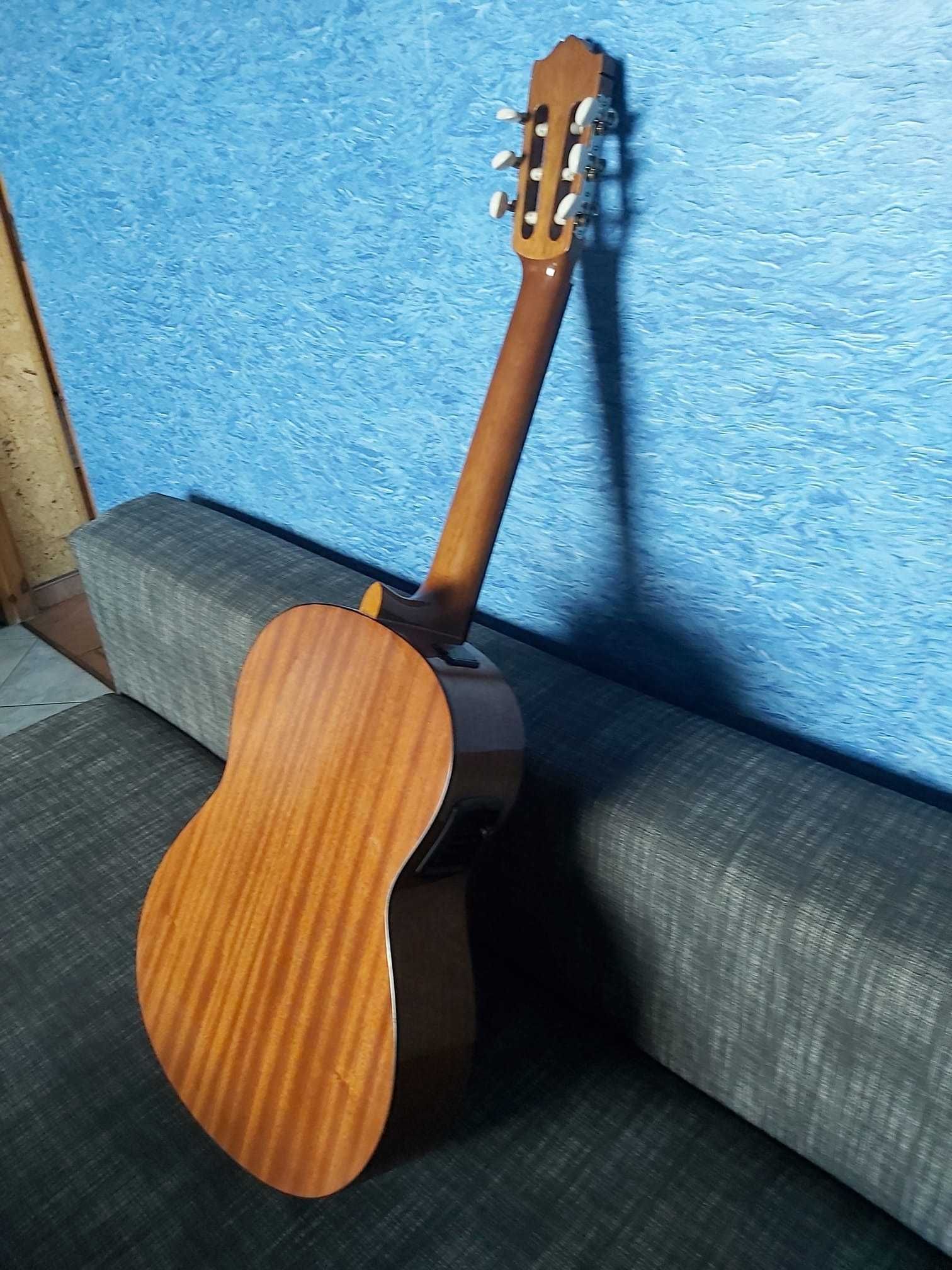 Gitara klasyczna-akustyczna Yamaha jak nowa ze sklepu