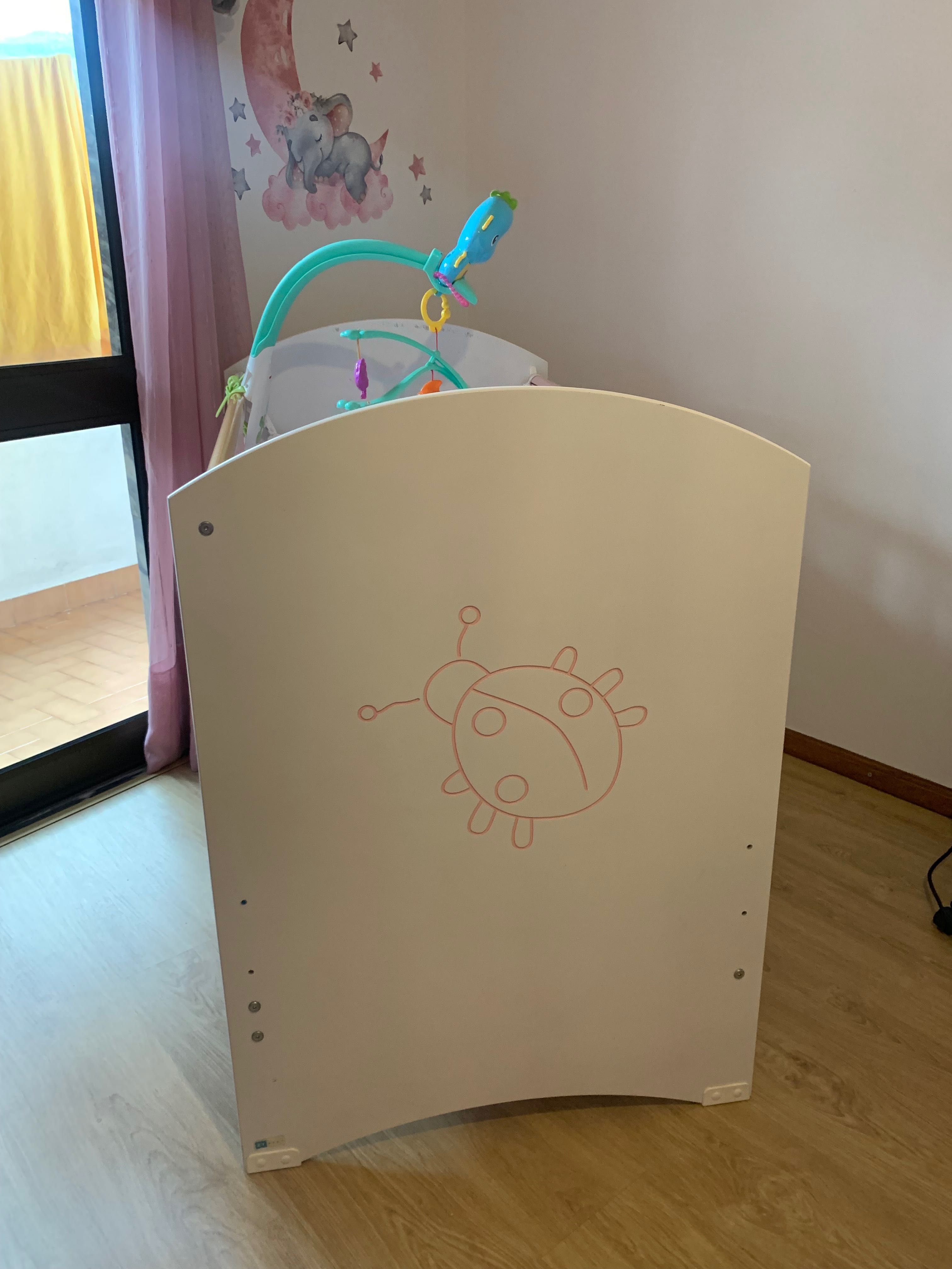 Vendo BERÇO ZIPPY com colchão e dois protetores de berço de Brinde!