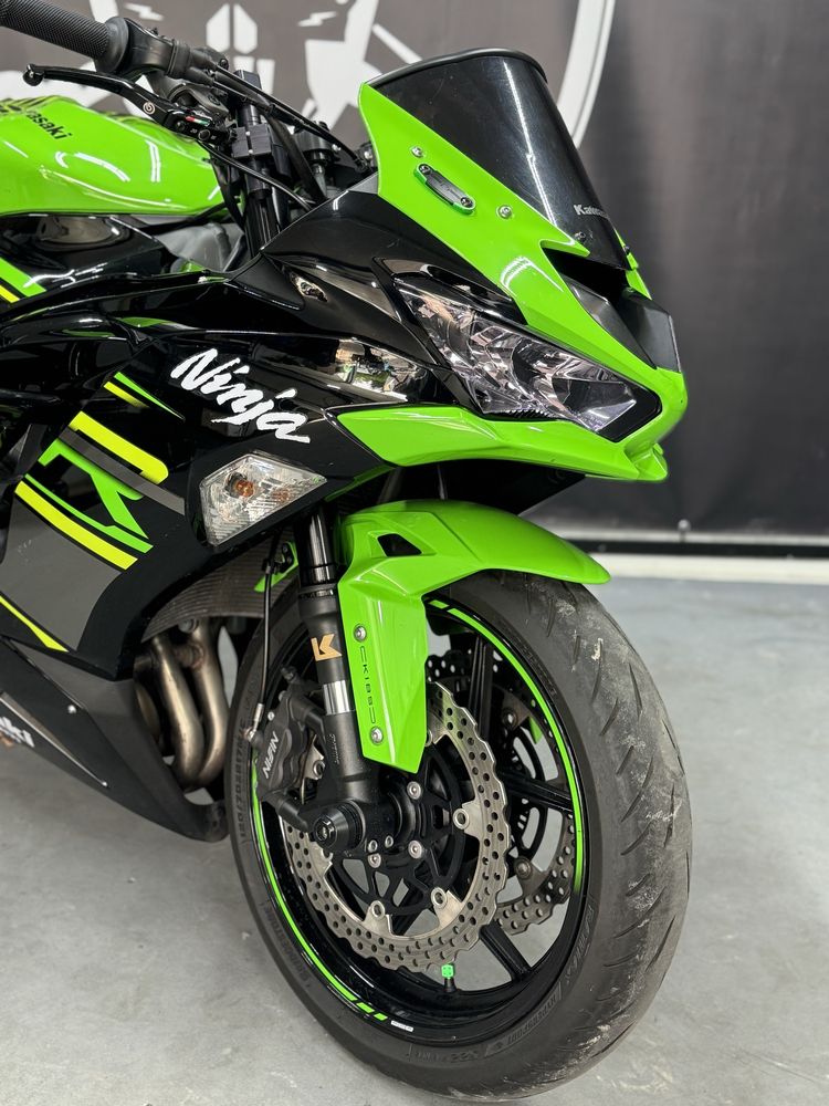 Kawasaki Zx6R 636 Ninja stunt