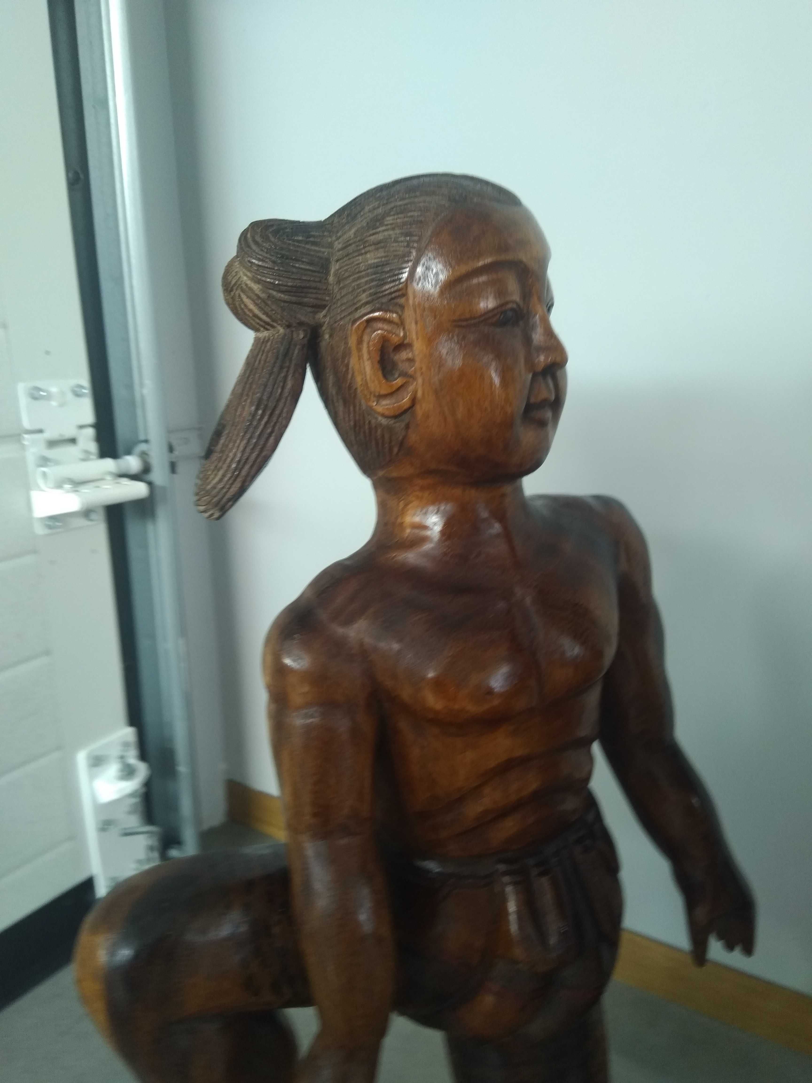 Estatueta Oriental Samurai - Madeira Maciça de Elevada Qualidade