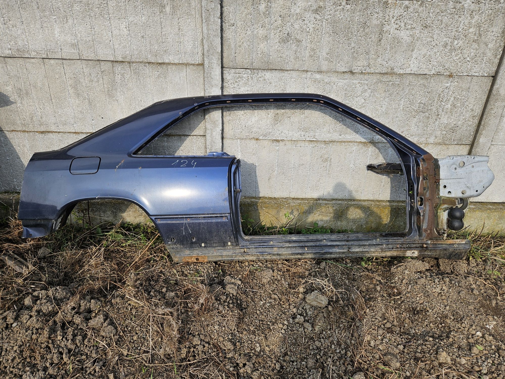 Крило,четверть Мерседес w124 купе