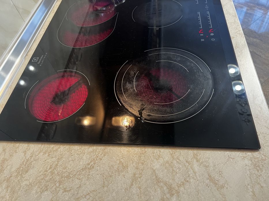 Electrolux плита ,варильна поверхность