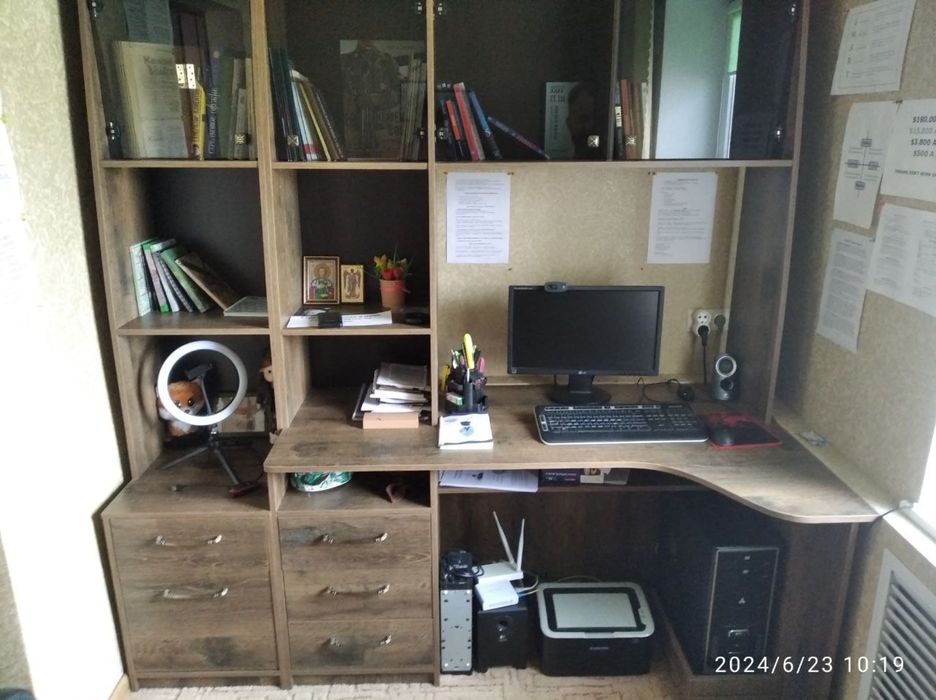 Шикарный компьютерный стол плюс книжный шкаф