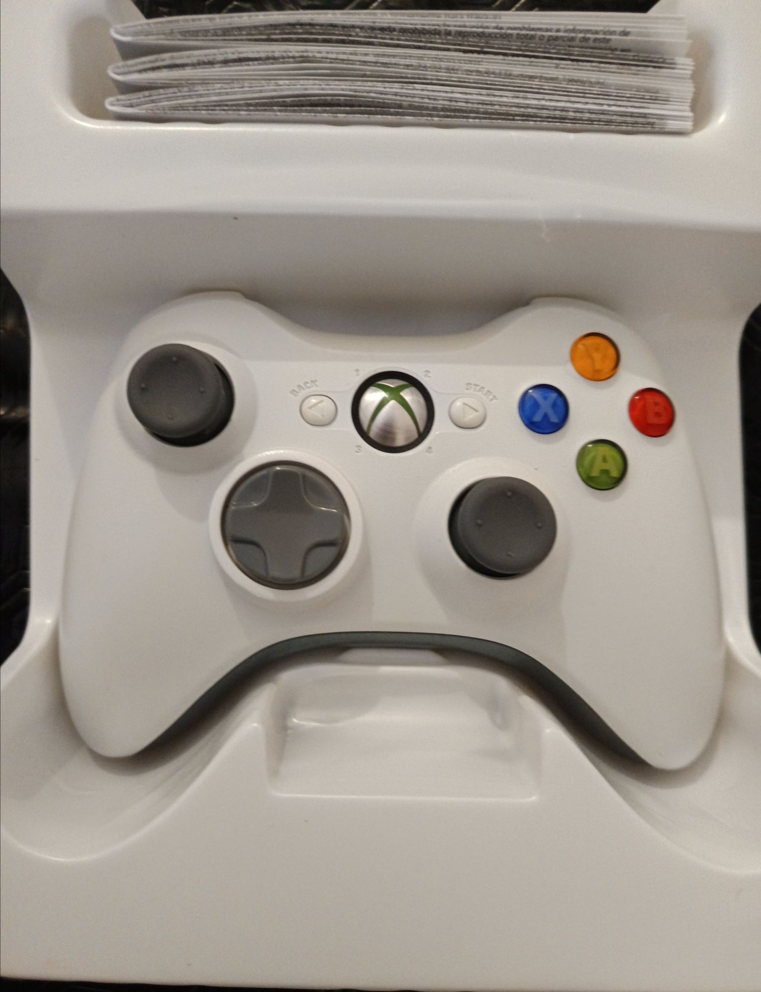 Comando Xbox 360 wireless branco em caixa