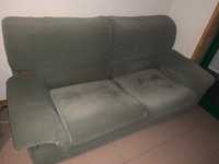 Sofa de sala de dois lugares.