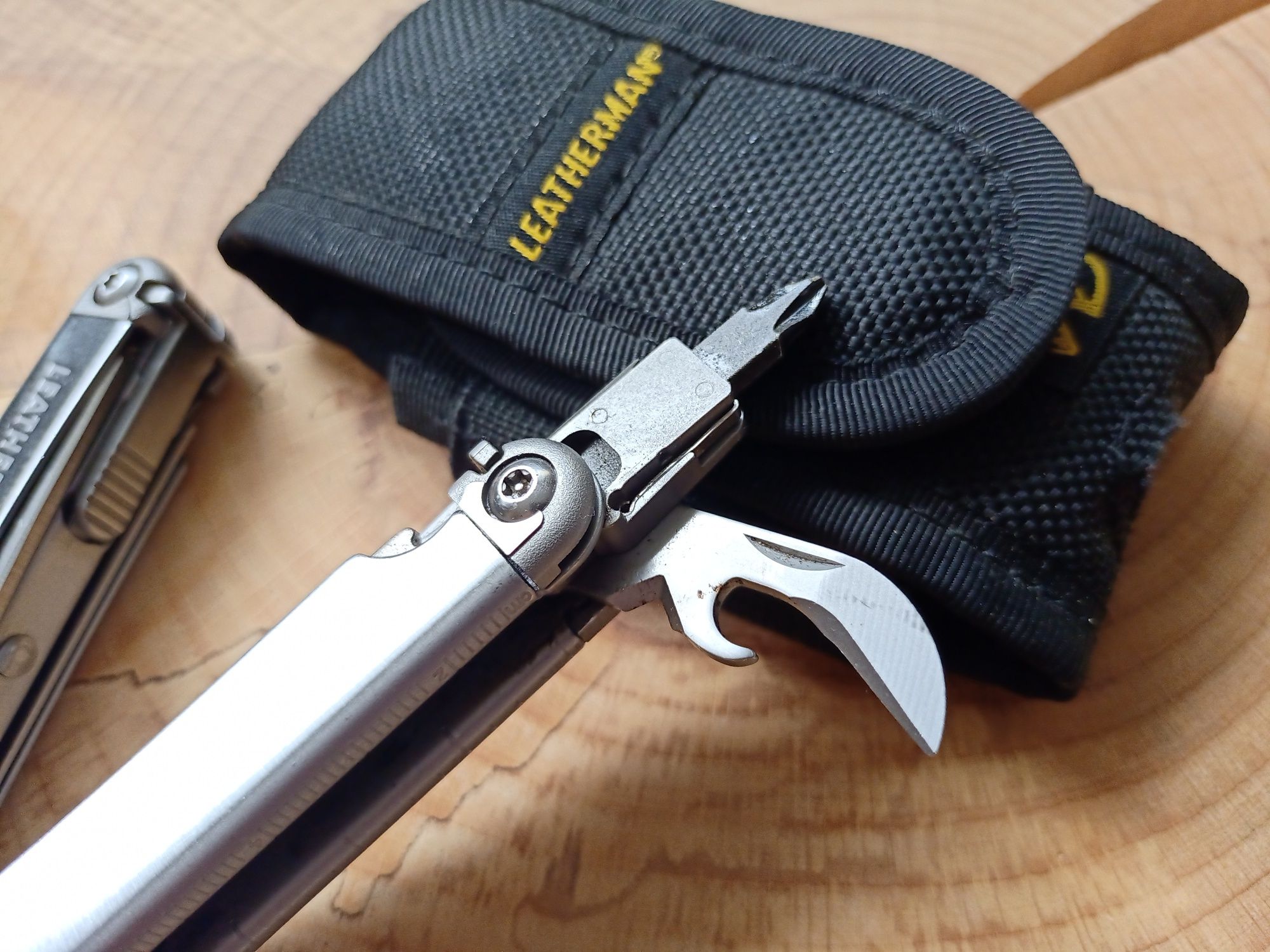 Multitool Leatherman Wave