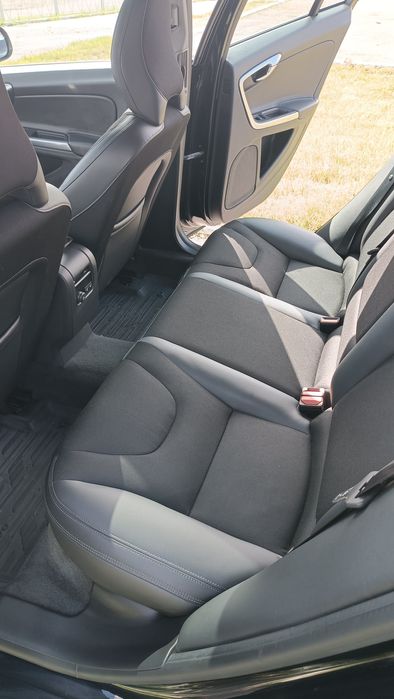 Автомобіль Volvo V60 D4
