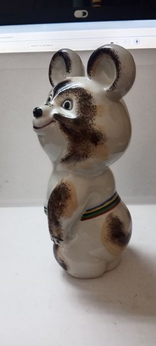 Продам игурку Олимпийского Мишки