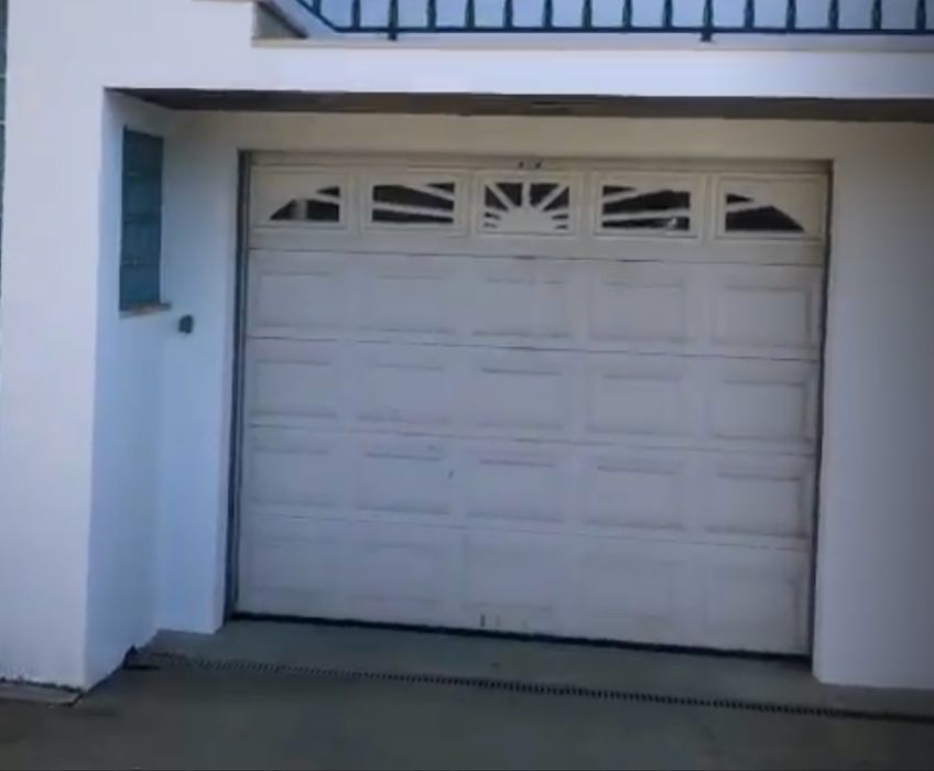 Portao de garagem com motor