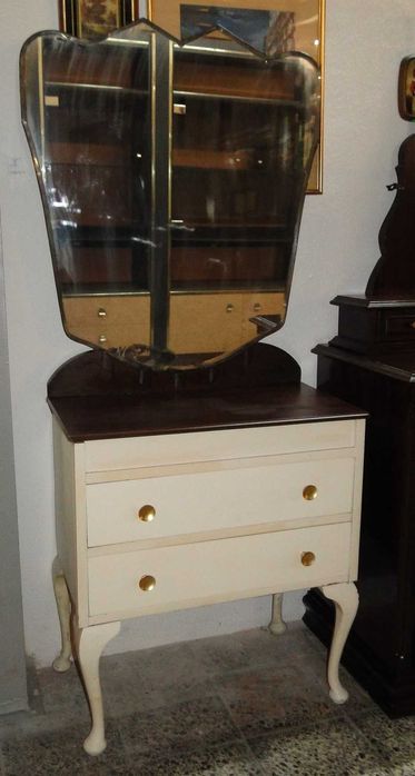 Cómoda antiga pintada com espelho - Algumas marcas de uso