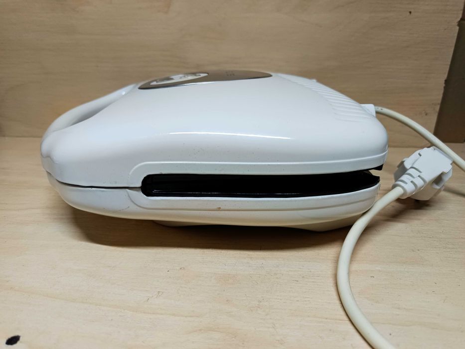 Бутербродниця, тостерниця.