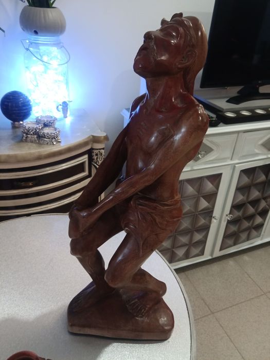 Estatueta madeira maciça exótica