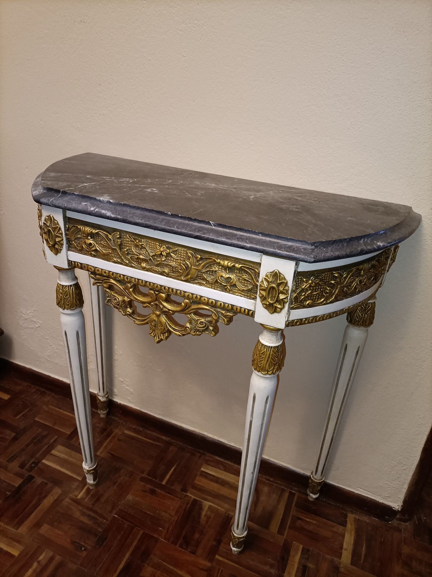 Mesa antiga de decoração