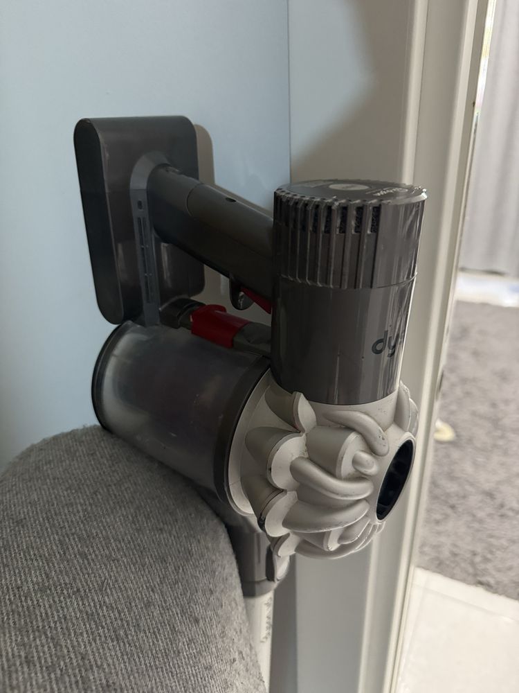 Dyson V6 (para tirar pecas)