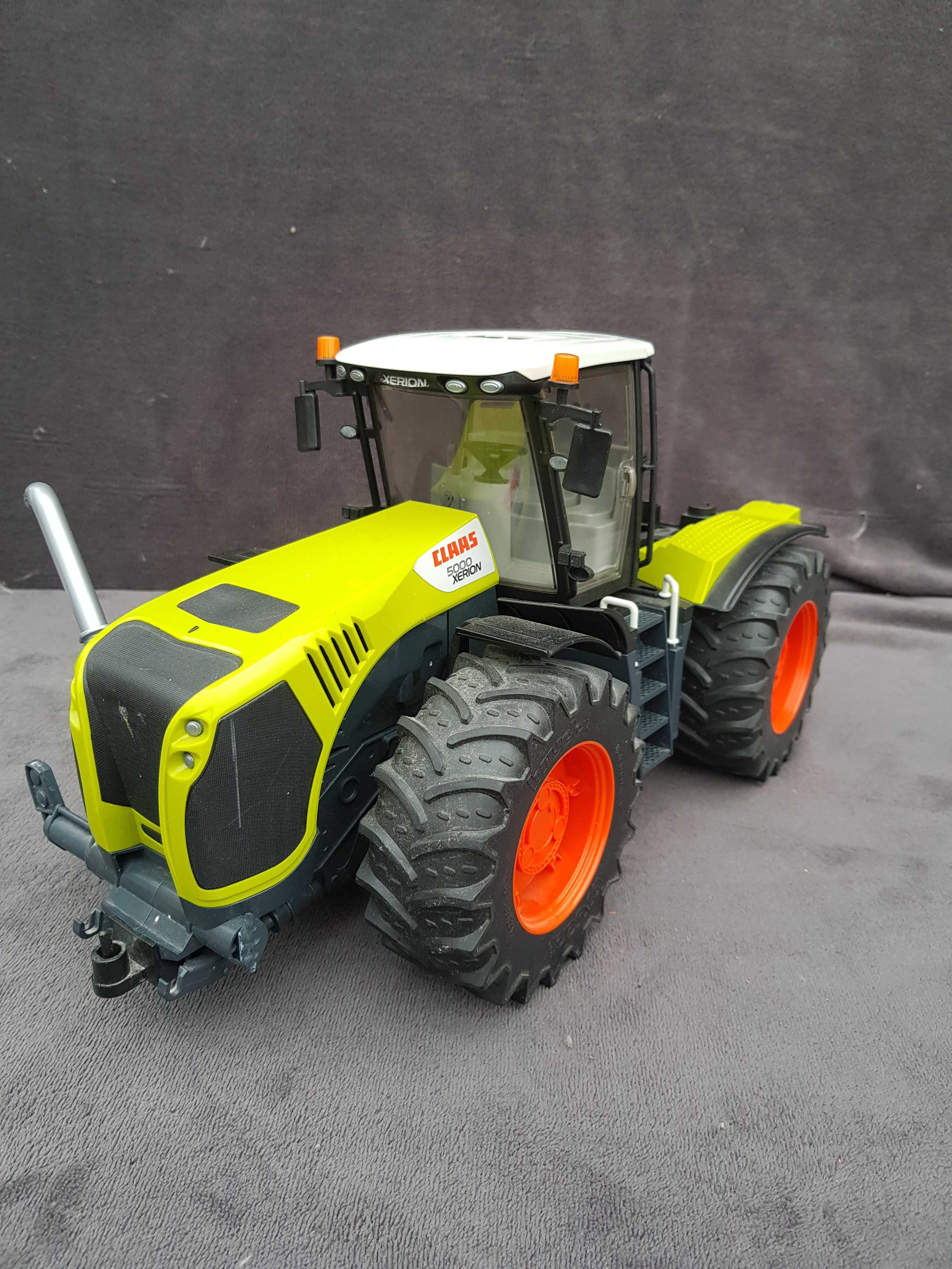 Bruder Traktor Claas Xerion 5000
