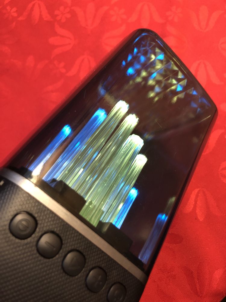 Głosnik bluetooth kolorowa kaskada świateł