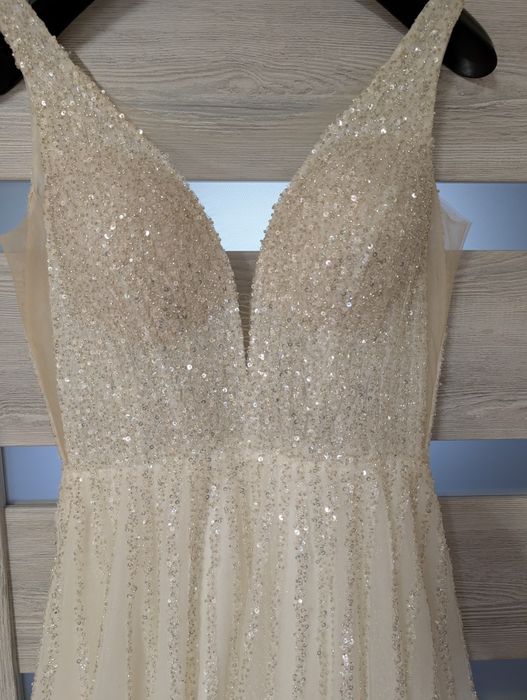 Przepiękna suknia ślubna z cekinami księżniczka bogato zdobiona