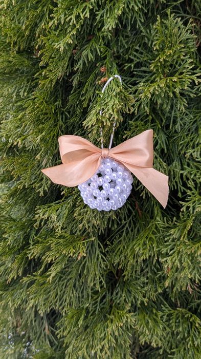 Ялинкові прикраси з бусин на ялинку ручної роботи